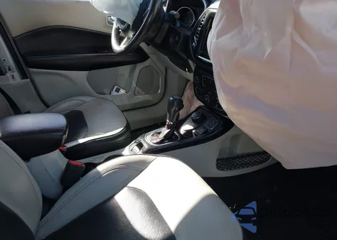 2019 Jeep Compass Limited 4X4 from USA, damaged, VIN 3C4NJDCB6KT740505